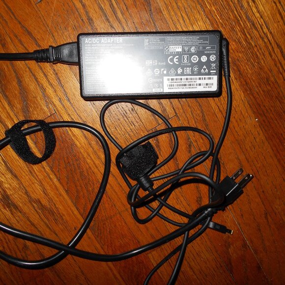 AC/DC Adapter 135W  Model ADP200067M - Picture 1 of 2